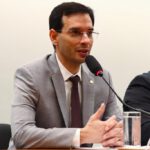 Sob presidência de Leo Prates, piso salarial de médicos e dentistas é aprovado na Comissão de Trabalho