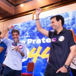 ’As sementes agora florescem’: ACM Neto projeta crescimento de Leo Prates no interior durante lançamento de candidatura em Salvador